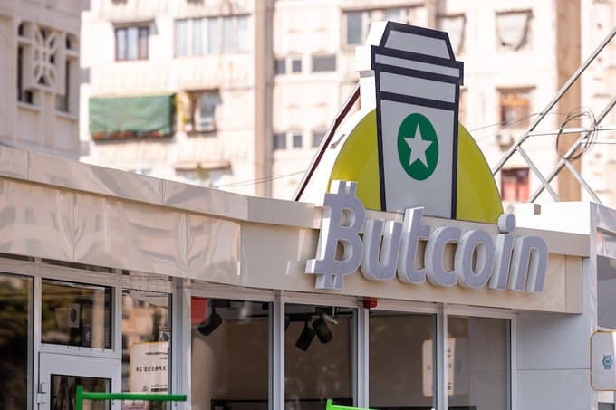 Придорожный гастромаркет: Армен Саакян о бизнес-модели Butcoin, продажах Starbucks и демпинге